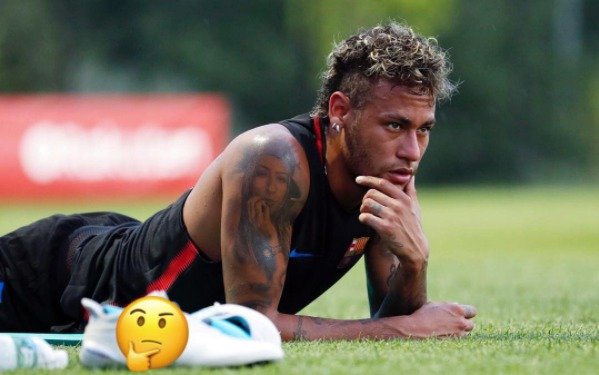 Přemýšlivý Neymar - tuto fotografii přidal Brazilec na svůj Instagram. Myslí na angažmá v PSG?