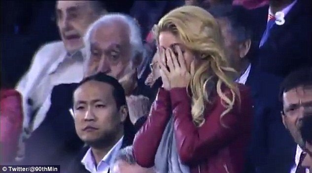 Zpěvačka Shakira prožívala El Classico, kde hrál její partner Geradr Piqué, hodně emotivně.