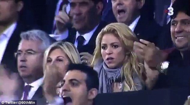 Zpěvačka Shakira prožívala El Classico, kde hrál její partner Geradr Piqué, hodně emotivně.