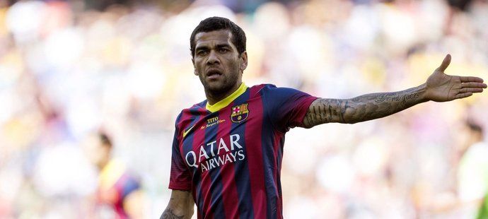 Obránce Barcelony Dani Alves nechápe, proč se klub zbavuje Xaviho