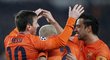 Hráči Barcelony slaví vedoucí gól do sítě PSG v úvodním čtvrtfinále Ligy mistrů