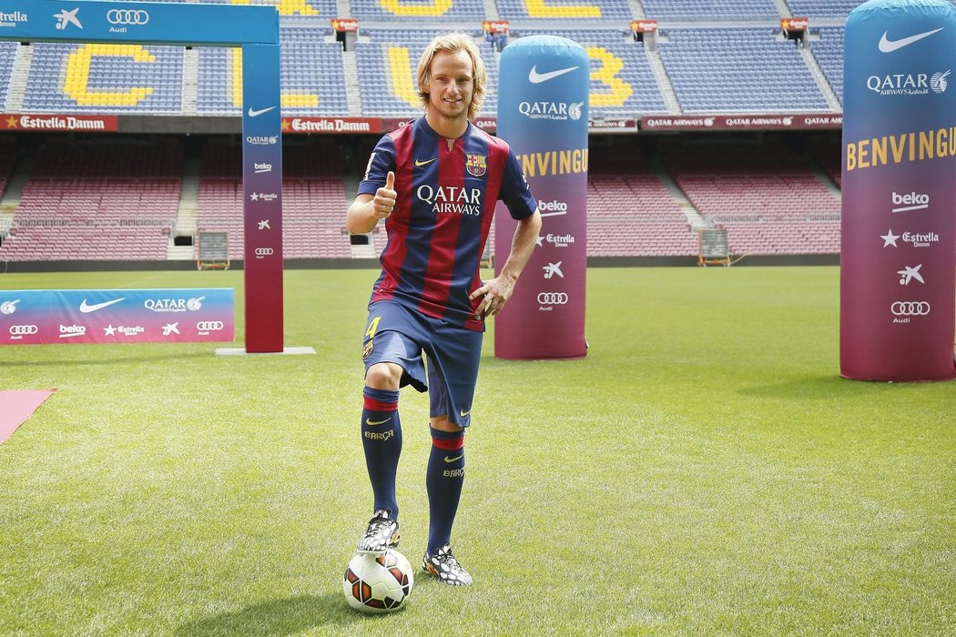 Ivan Rakitic zapózoval i na stadionu Barcelony Camp Nou, který bude ode dneška jeho novým fotbalovým domovem