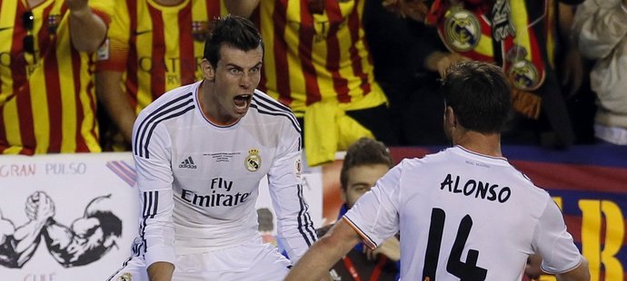 Gareth Bale se raduje z rozhodující branky proti Barceloně