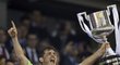 Ja to tam! Iker Casillas se raduje poté, co Real Madrid ovládl finále Španělského poháru proti Barceloně
