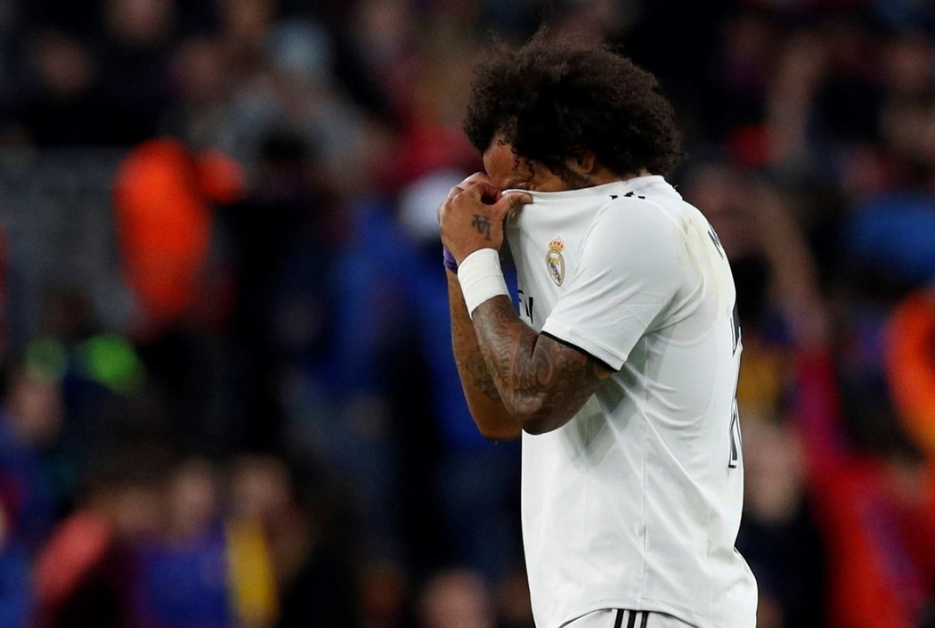 Zklamaný Marcelo poté, co jeho Real Madrid podlehl Barceloně 1:5