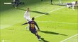 Lionel Messi byl zařídil třetí gól i bez kopačky