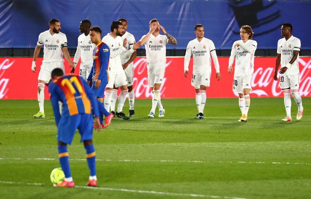 El Clásico vyhrál Real, Barcelona se zlobí na rozhodčího