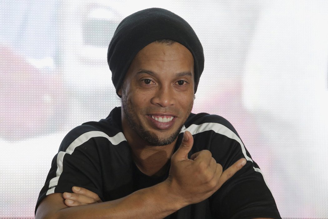 Brazilec Ronaldinho byl velkou hvězdou Barcelony.