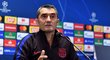 Trenér Barcelony Ernesto Valverde na tiskové konferenci před zápasem základní skupiny Ligy mistrů se Slavií