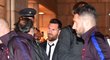 Hvězda Barcelony Lionel Messi dorazila s klubem do pražského hotelu Four Seasons před zápasem Ligy mistrů proti Slavii