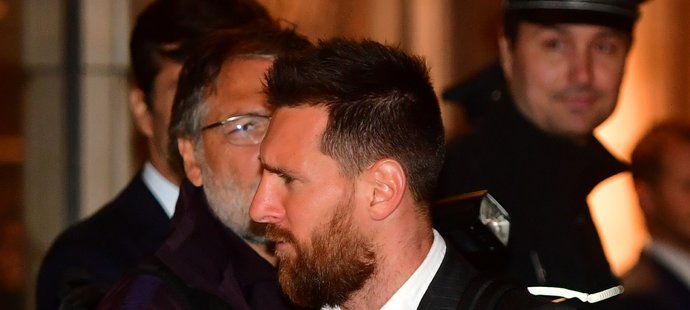 Hvězda Barcelony Lionel Messi dorazila s klubem do pražského hotelu Four Seasons před zápasem Ligy mistrů proti Slavii