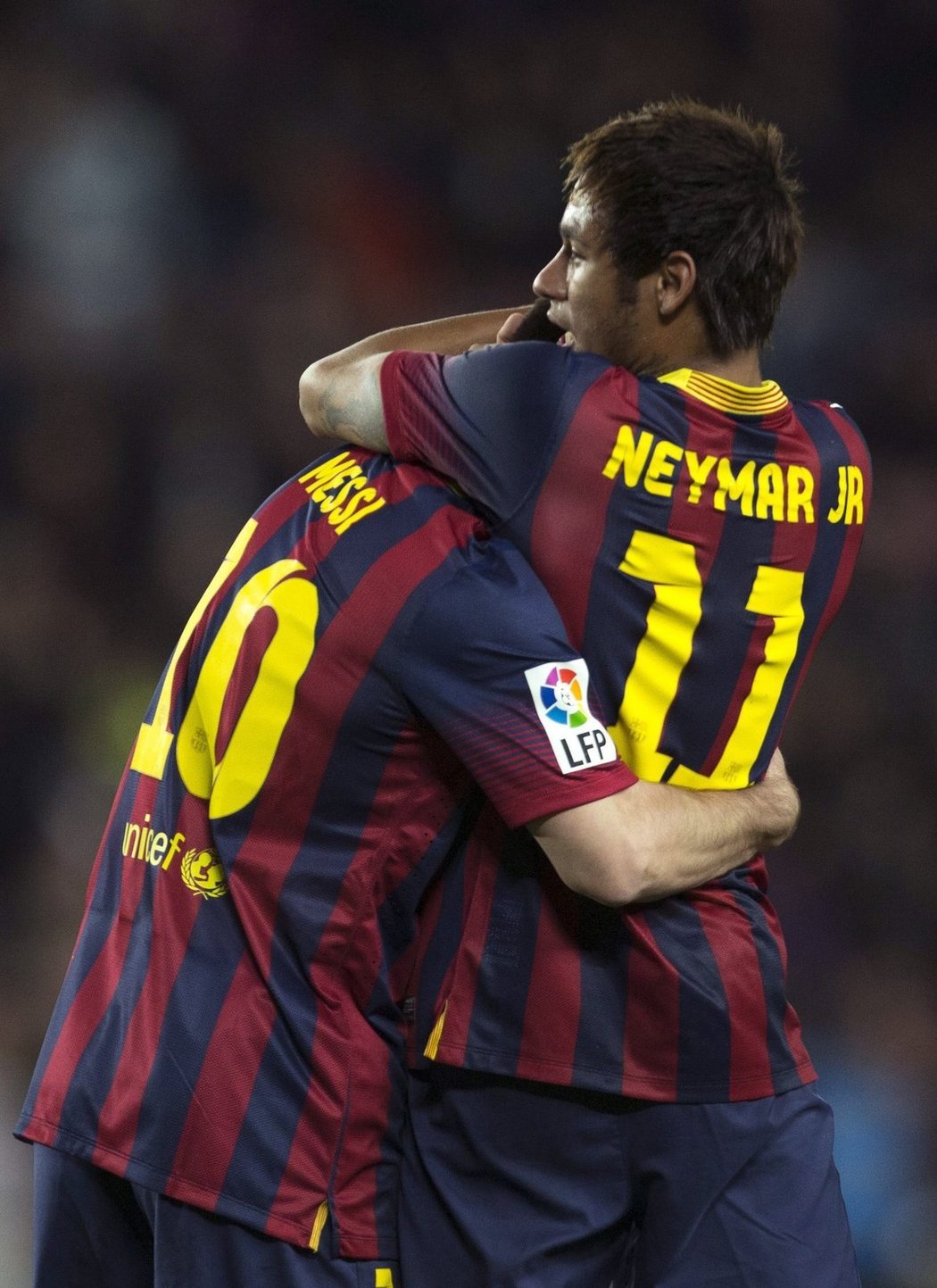 Hvězdné duo v objetí. Messi s Neymarem slaví branku do sítě Almérie