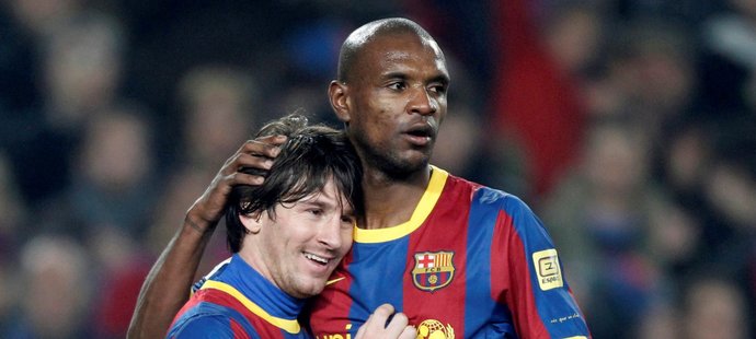 Lionel Messi a Eric Abidal v době, kdy společně nastupovali za Barcelonu