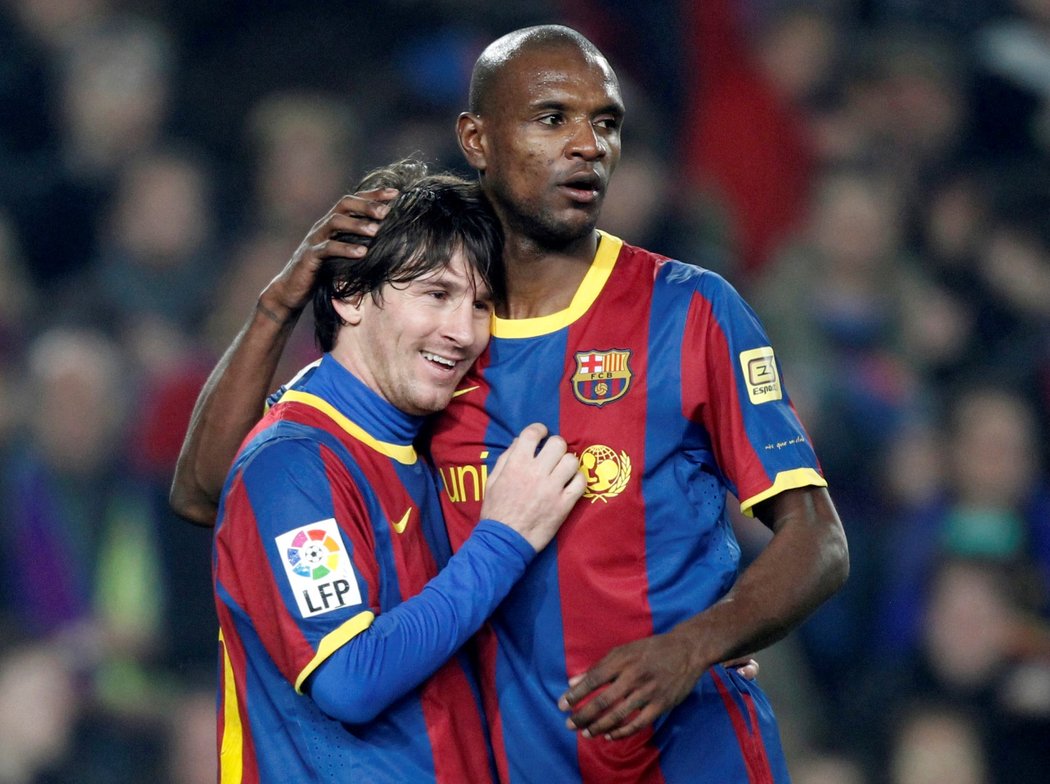 Lionel Messi a Eric Abidal v době, kdy společně nastupovali za Barcelonu