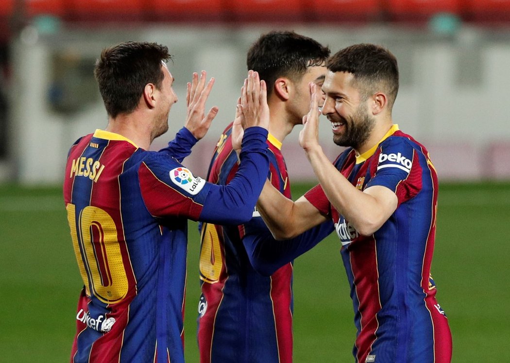 Fotbalisté Barcelony se radují z branky proti Getafe