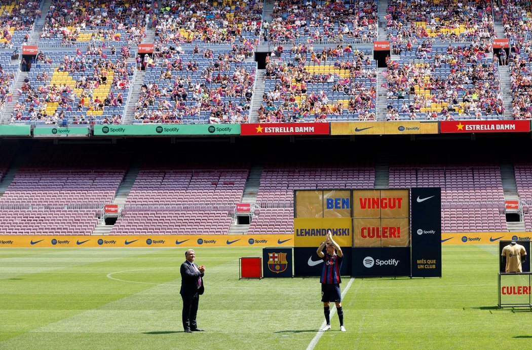 Barcelona přichystala pro Roberta Lewandovského velkolepé uvítání