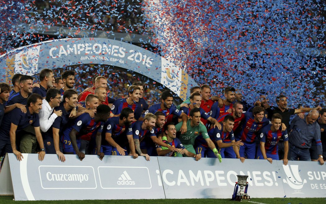 Fotbalisté Barcelony získali potřinácté španělský Superpohár.