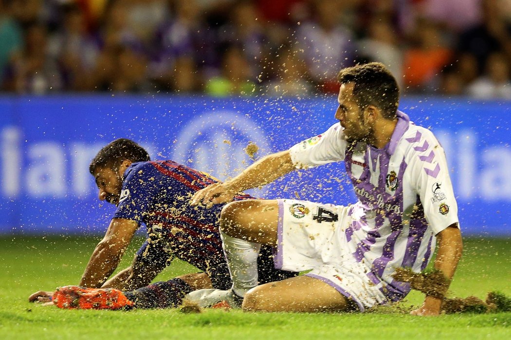 Nový trávník ve Valladolidu se stal noční můrou hráčů obou soupeřů