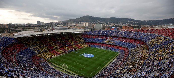 Vyprodaný Camp Nou na ženské El Clásiko proti Realu