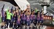 Hráči Barcelony se radují z vítězství v superpoháru