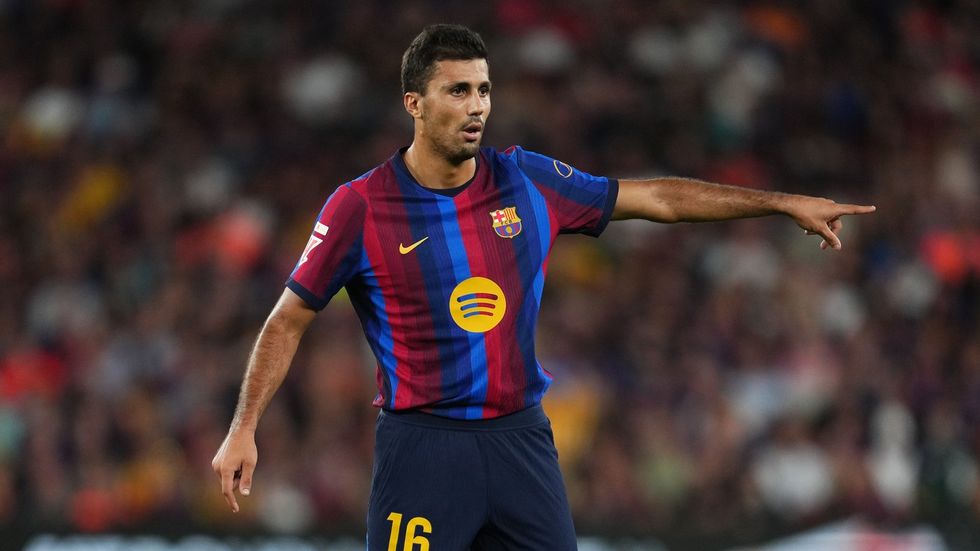 Rodri v akci během zápasu Barcelony