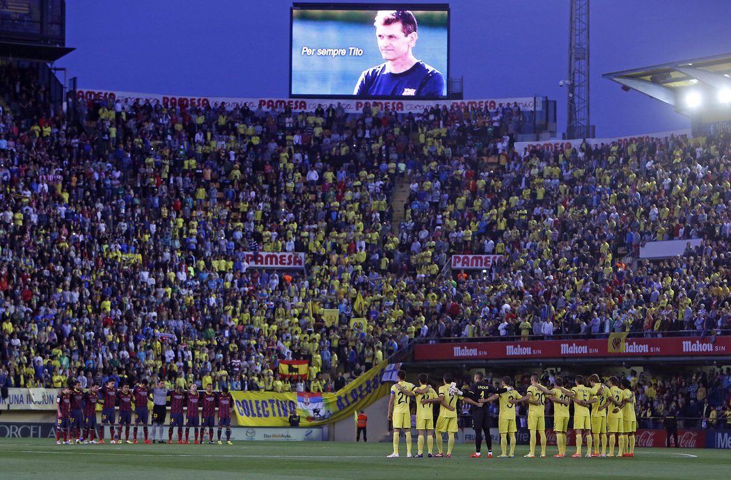 Zápas Barcelony s Villarealem začal minutou ticha za zesnulého Tita Vilanovu