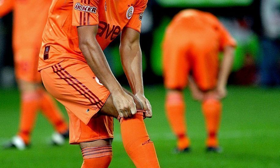 Baroš při derby Galatasaray - Fenerbahce