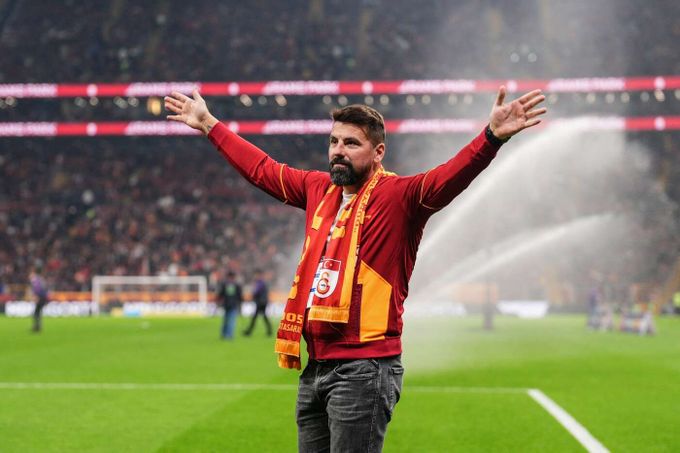 Baroš zpátky v Turecku, fandil v kotli: Legenda, říkají fans. Mohuč připomněla Rumana Baroš zpátky v Turecku, fandil v kotli: Legenda, říkají fans. Mohuč připomněla Rumana