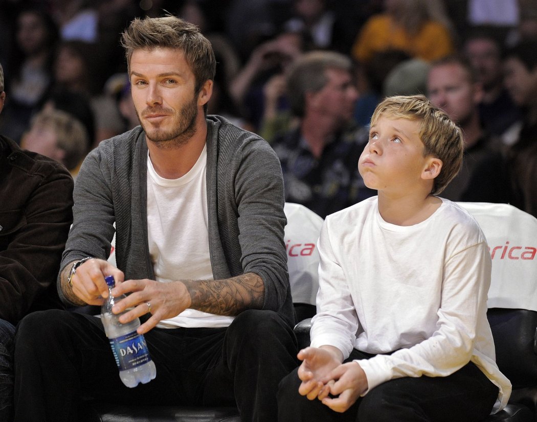 David Beckham se svým synem Brooklynem na basketu