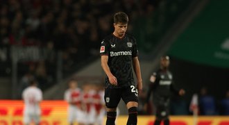 Leverkusen znovu uspěl! Hložek hrál půl hodiny, Bayern vyhrál na Schalke