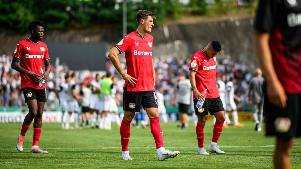 Leverkusen s Patrikem Schickem na úvod sezony musel kousat trpké vyřazení z poháru