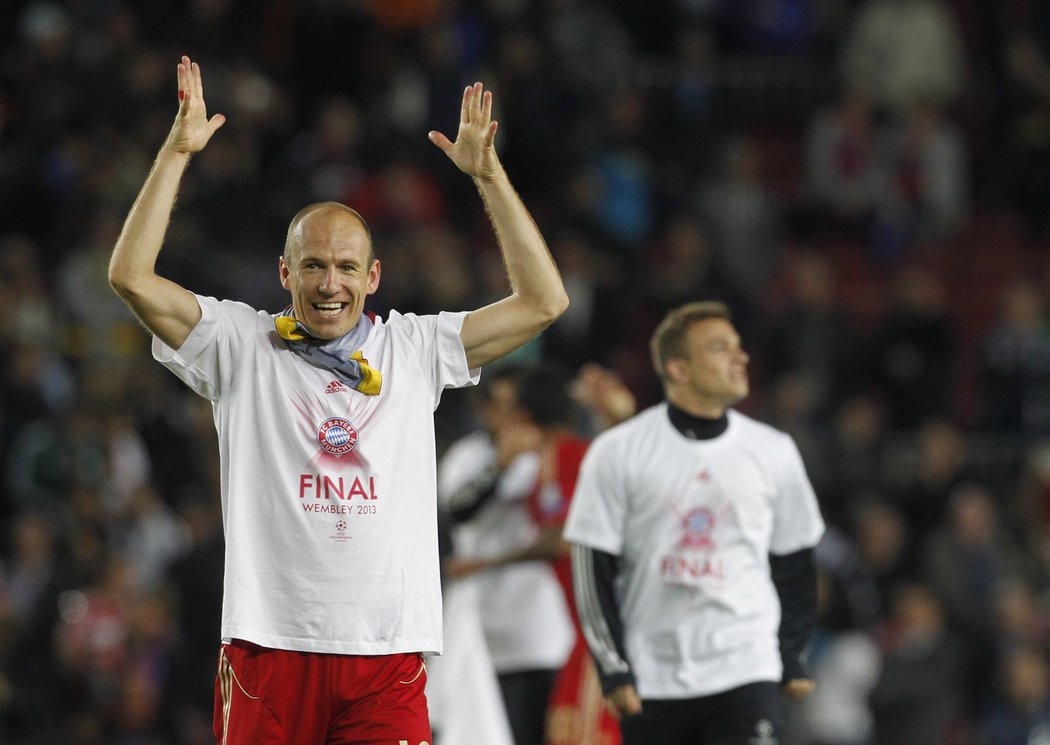 Záložník Bayernu Arjen Robben slaví postup do finále Ligy mistrů přes Barcelonu