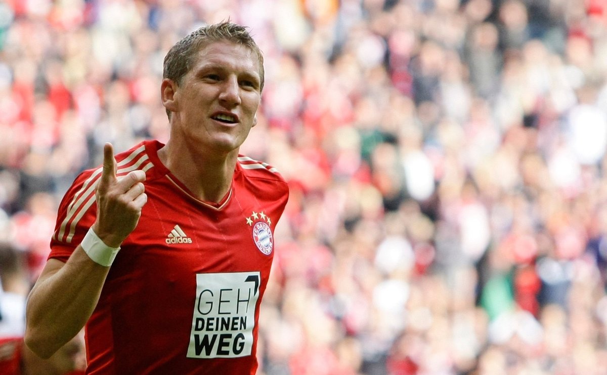 Bastian Schweinsteiger slaví gól proti Mohuči