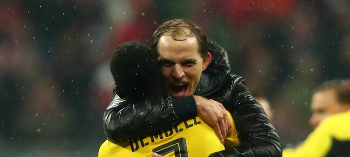 Thomas  Tuchel se raduje s Ousmanem Dembélém