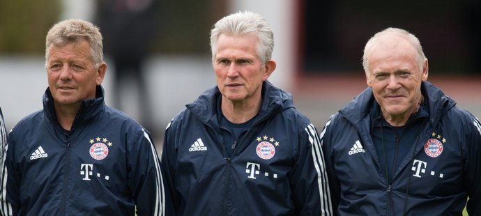 Trenérské trio Bayernu: asistent Peter Hermann, hlavní kouč Jupp Heynckes a asistent Hermann Gerland