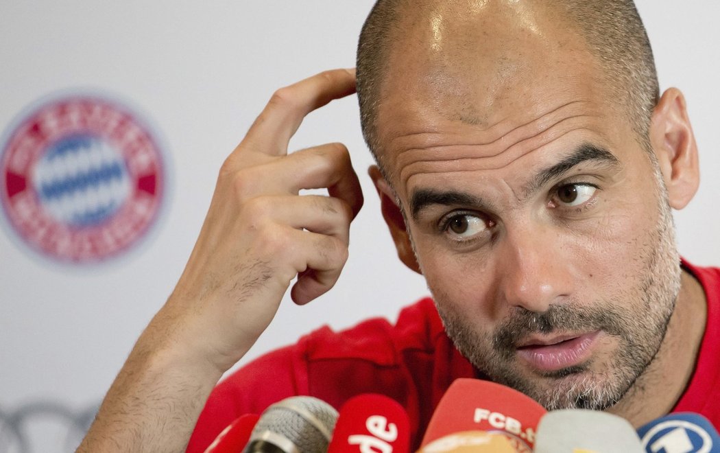 Trenér Pep Guardiola neunikl pozornosti novinářů ani v Dubaji, kde se připravoval na bundesligové jaro jeho Bayern Mnichov.