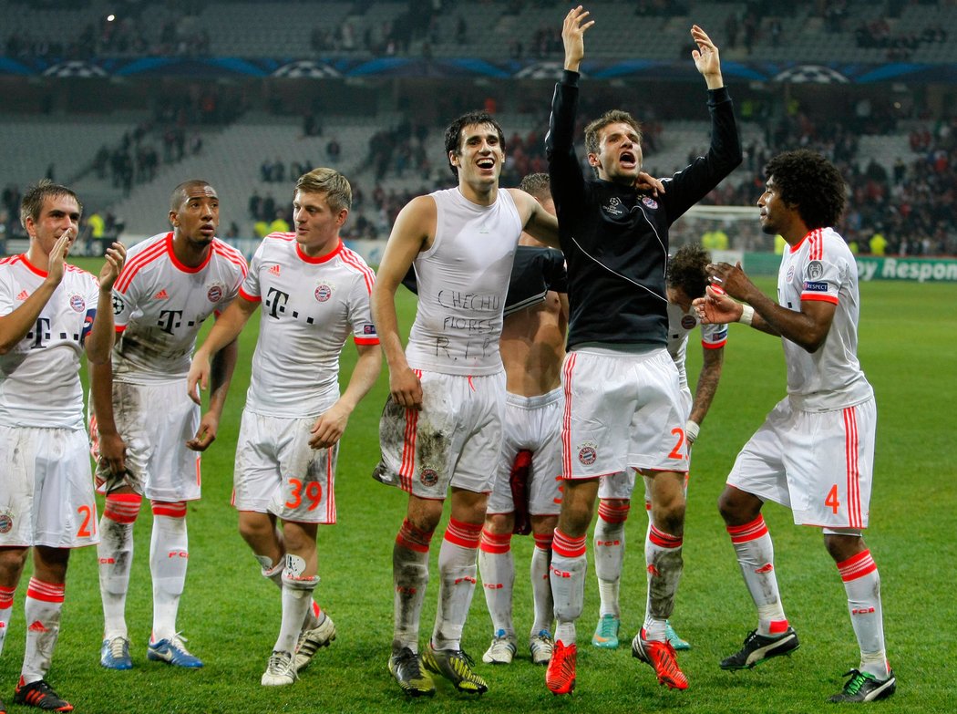 Fotbalisté Bayernu slaví vítězství nad Lille