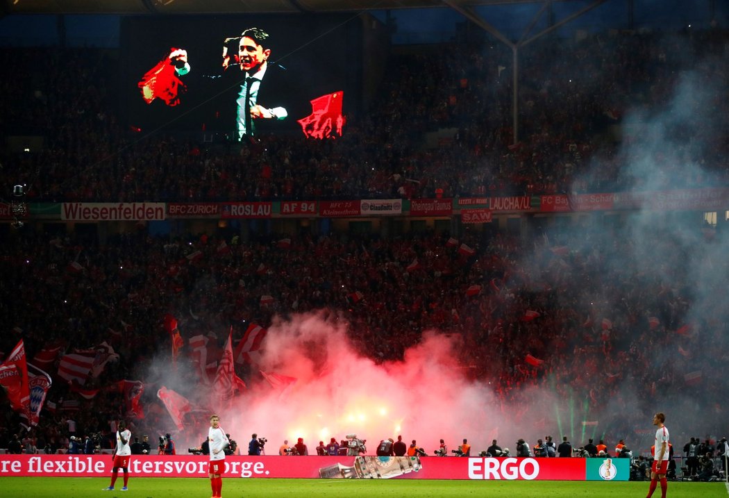 Fanoušci Bayernu vytvořili ve finále německého poháru bouřlivou atmosféru i díky pyrotechnice