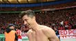 Útočník Robert Lewandowski slaví třetí trefu Bayernu do sítě Lipska ve finále německého poháru