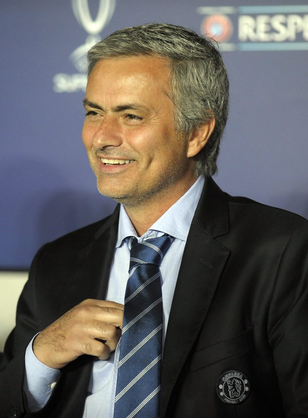 Jedna z verzí &#34;Special One.&#34; Mourinho se usmívá v utkání Chelsea s Bayernem