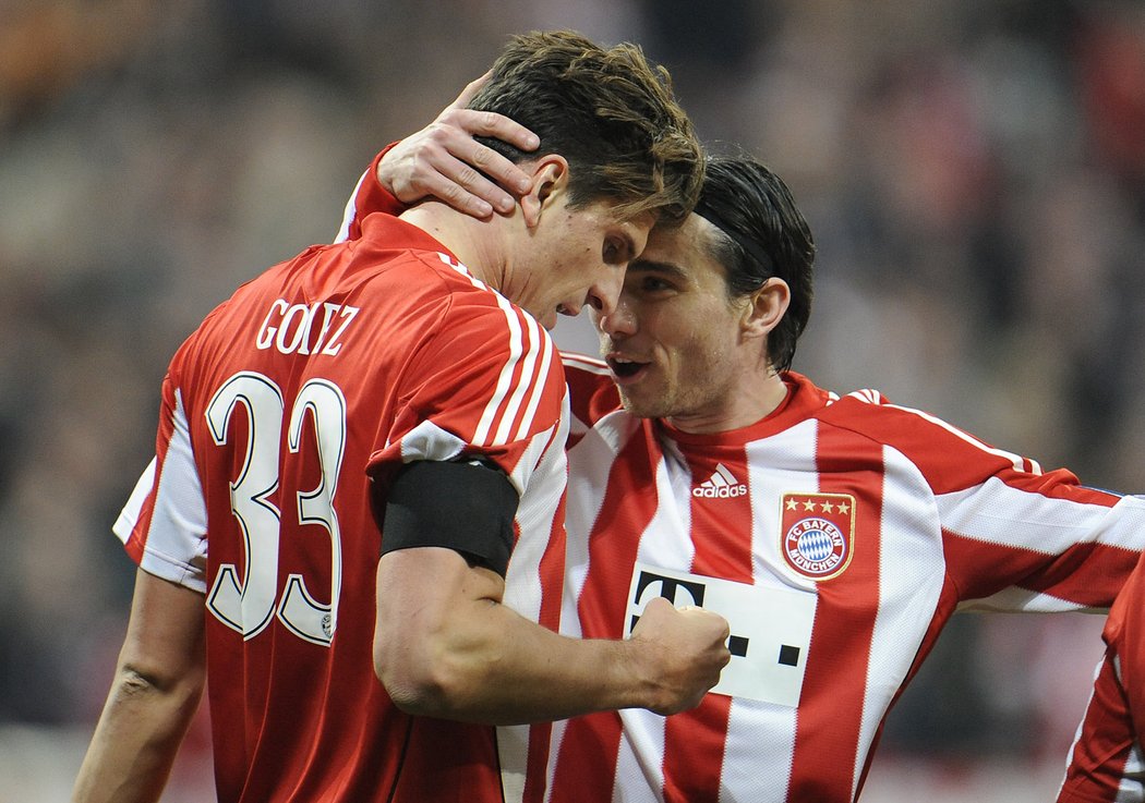 Gomez s Pranjičem slaví branku Bayernu.
