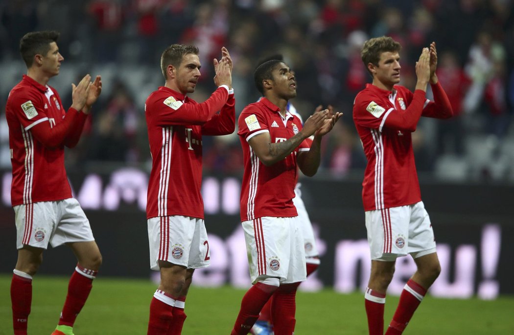 Fotbalisté Bayernu Mnichov děkují fanouškům