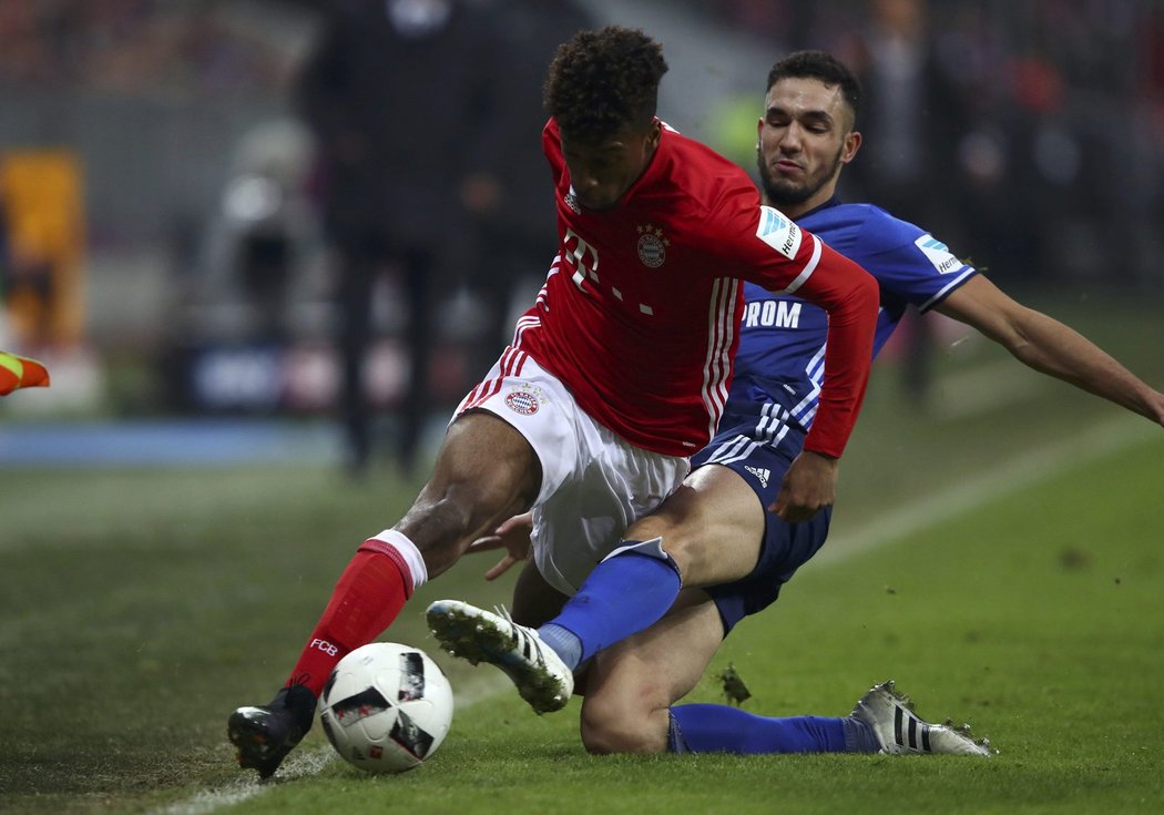 Bayern se proti precizní obraně hostů těžko prosazoval