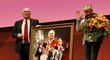 Uli Hoeness převzal na památku svého 40letého funkcionářského působení v Bayernu obraz