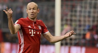 Přestupem do Číny končíte kariéru, kritizuje Robben. Zůstane v Bayernu