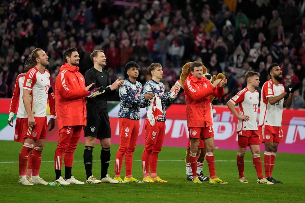 Fotbalisté Bayernu děkují fanouškům