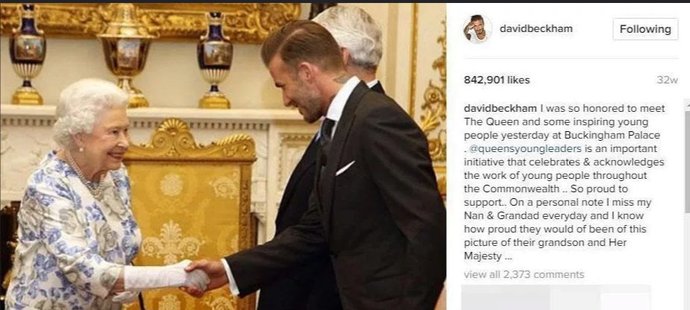 David Beckham se o královně Alžbětě II. zmiňuje na sociálních sítích velmi často.