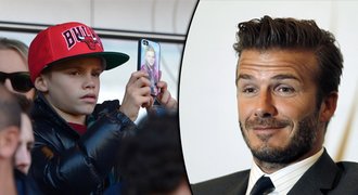 Beckhamův synek Romeo: narcis jako táta, má sám sebe na mobilu!