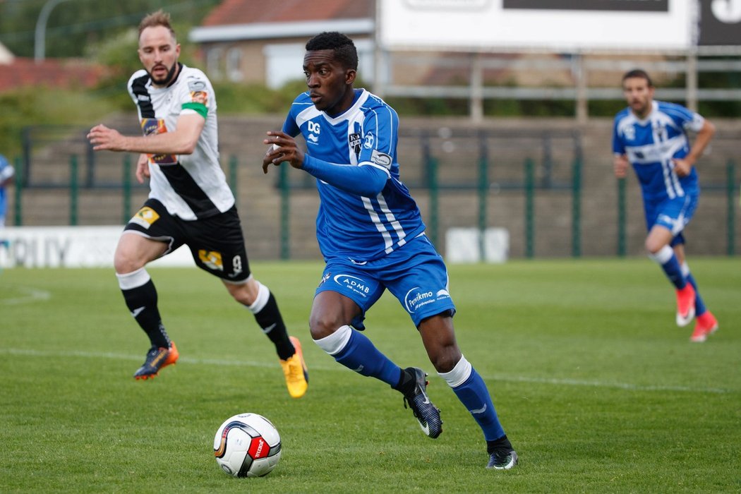 Henry Onyekuru v dresu Eupenu v belgické lize