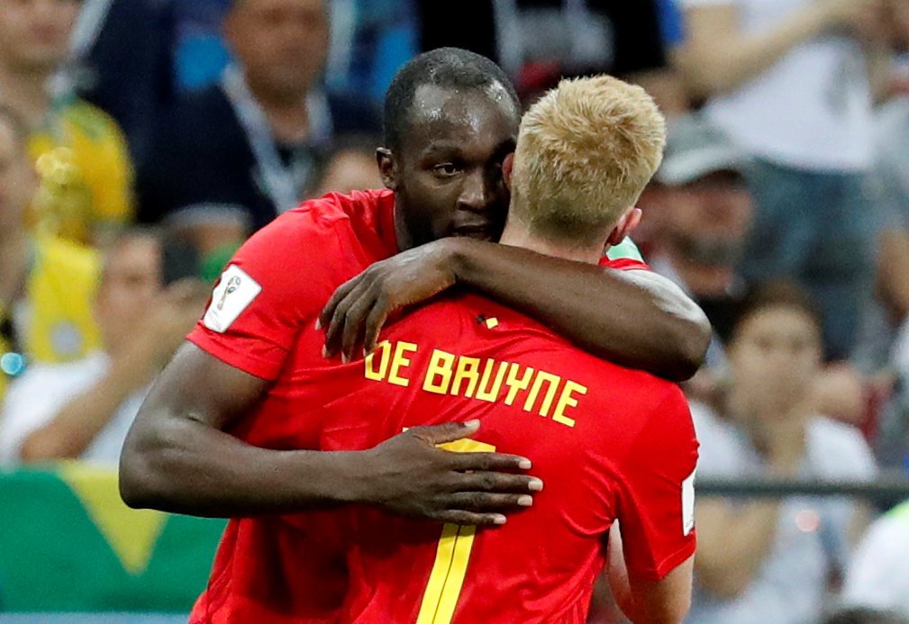 Belgické opory Romelu Lukaku a Kevin De Bruyne slaví výhru s Brazílií